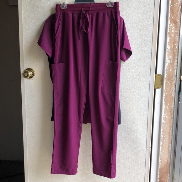 Scrub tops and bottoms - Picture 7 of 15